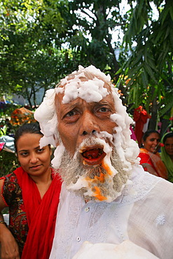 Old man, Sadhu, itinerant monk during a wedding ceremony, Sufi shrine, Bareilly, Uttar Pradesh, India, South Asia