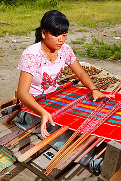 Female weaver, Batak culture, Samosir Island, Lake Toba, Batak region, Sumatra, Indonesia, Southeast Asia, Asia