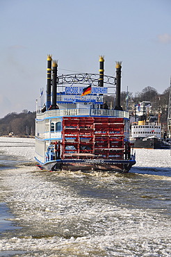 Ship in the port of Hamburg in the winter, Hamburg, Germany, Europe