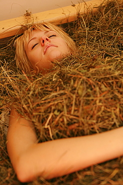 AUT, Austria, Neustift-Milders, Stubai Valley: Wellness. young woman in a spa. Hay bath. Wellness-Spa Hotel Milderer Hof. |