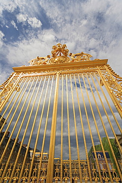 Gate, Chateau de Versailles, The Palace of Versailles, Versailles, Yvelines, Ile de France, France, Europe