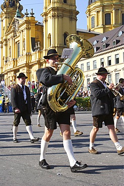 The grand procession of regional costumes to the Oktoberfest in Munich