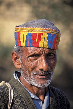 Man wearing a traditional headdress, portrait, Himachali, Shimla, Himachal Pradesh, India, Asia