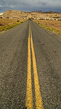 U.S. Highway 24 in the direction of the Temple Mountain Group ahead of Goblin Valley State Park, San Rafael Reef Desert, Utah, Southwest, United States