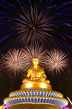 Fireworks at the Wat Phra Dhammakaya temple, Golden statue of Phra Mongkol Thepmuni, Phramongkolthepmuni, Khlong Luang District, Pathum Thani, Bangkok, Thailand, Asia