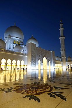 Sheikh Zayid Mosque at Night, Abu Dhabi, United Arab Emirates, Asia