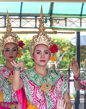 Traditional Thai dancers, Sukhothai Dance, Bangkok, Thailand, Asia