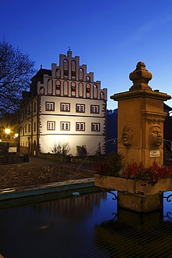 Market well in front of Schloss Vellberg castle, Buehlertal, Hohenlohe, Swabian-Franconian Forest, Baden-Wuerttemberg, Germany, Europe