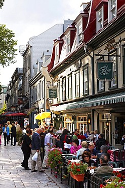 Guests in a sidewalk restaurant, Sainte Anne Street, Quebec City, UNESCO World Heritage Site, Quebec, Canada