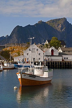 A boat in the Norwegian sea, mountains at back, Hamnoy, island of Moskenesoy, Moskenesoy, Lofoten archipelago, Nordland, Norway, Europe