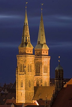 Sebalduskirche, St. Sebaldus Church, at dusk, Nuremberg, Middle Franconia, Bavaria, Germany, Europe