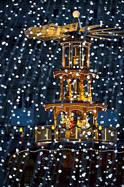 Christmas pyramid, Christmas market in Karlsruhe, Baden-Wuerttemberg, Germany, Europe