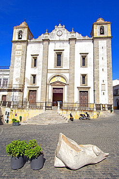 Church of Santo Antao in Praca do Giraldo, evora, UNESCO World Heritage Site, Alentejo, Portugal, Europe