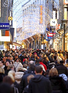 Limbecker Strasse, street, pedestrian shopping street at Christmas time, city centre of Essen, North Rhine-Westphalia, Germany, Europe