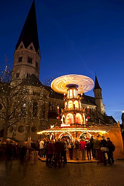 Christmas market at Muensterplatz square at dusk, Bonn, Rhineland, North Rhine-Westphalia, Germany, Europe