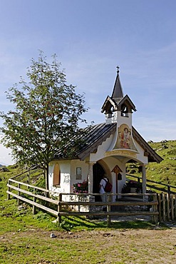 Chapel, Ritzau Alm alp, Zahmer Kaiser mountain ridge, Kaisergebirge mountain range, Tyrol, Austria, Europe