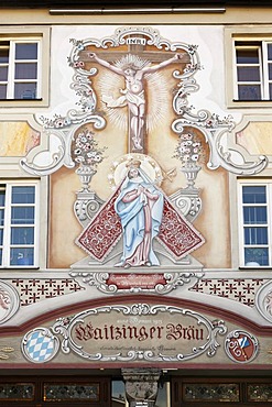 Painted facade of Waitzinger Braeu restaurant in Stadtplatz, town square, Miesbach, Oberland, Upper Bavaria, Bavaria, Germany, Europe