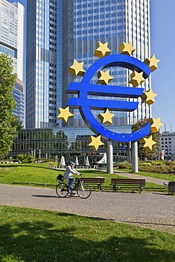 European Central Bank, ECB, euro-symbol, Frankfurt am Main, Hesse, Germany, Europe, PublicGround