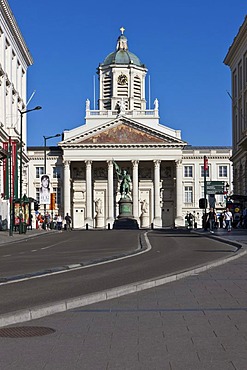 Place Royale, Saint-Jacques-sur-Coudenberg church with statue of Godefroid de Bouillon, Brussels, Brabant, Belgium, Europe