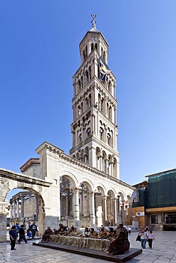 Historic town centre, Diocletian's Palace, square between Peristyle and the Cathedral, sculpture of Christ and the 12 apostles at the Last Supper, Split, Central Dalmatia, Dalmatia, Adriatic coast, Croatia, Europe, PublicGround