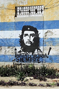 Mural painting of Che Guevara, city centre of Havana, Centro Habana, Cuba, Greater Antilles, Caribbean, Central America, America