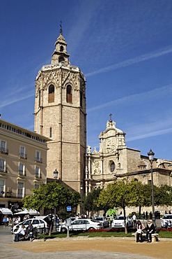 Bell tower of Miguelete and Puerta de los Hierros, Cathedral, Valencia, Spain, Europe