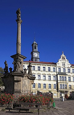 Plague column and market square of Benesov nad Plousnici, North Bohemia, Bohemia, Czech Republic, Europe