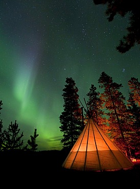 Illuminated teepee, tipi, tepee, Northern lights, Polar Aurorae, Aurora Borealis, green, near Whitehorse, Yukon Territory, Canada