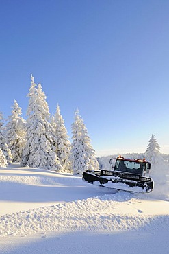 Snow groomer, Feldberg mountain, southern Black Forest, Black Forest, Baden-Wuerttemberg, Germany, Europe