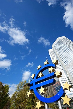 Euro sign in front of the European Central Bank, ECB, on Willy-Brandt-Platz square, Frankfurt am Main, Hesse, Germany, Europe