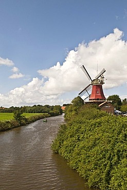 Zwillingsmuehle wind mill in the fishing village of Greetsiel, Krummhoern area, East Frisia, Lower Saxony, Germany, Europe