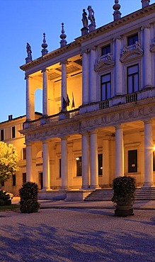 Palazzo Chiericati by Andrea Palladio, seat of the Museo Civico de Vicenza, Piazza Matteotti, Vicenza, Veneto, Italy, Europe, PublicGround