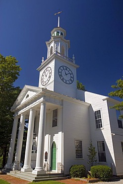 The white-steepled South Congregational Church against a deep blue sky, Kennebunkport, Maine, USA