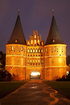 Holsten Gate at night, Luebeck, UNESCO World Heritage site, Bay of Luebeck, Schleswig-Holstein, Germany, Europe, PublicGround