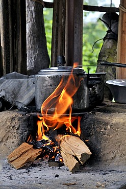 Pressure cooker on stove made of clay with a wood fire, Acampamento 12 de Otubro landless camp, Movimento dos Trabalhadores Rurais sem Terra, a Brazilian landless movement, MST, Munizip Claudia, Mato Grosso, Brazil, South America