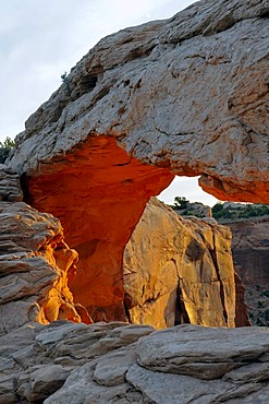 Mesa Arch rock formation in the morning light, Canyonlands National Park, Utah, USA