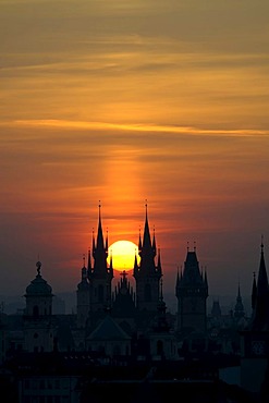 Teyn Church at sunrise, Old Town Square, historic centre, Prague, Bohemia, Czech Republic, Europe