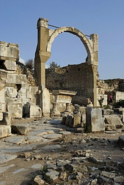 Excavations at Ephesus, Efes, Pollio fountain or fountain of Domitian, converted Nymphaeum of Pollio, 93 AD, UNESCO World Heritage Site, Selcuk, Lycia, Southwest Turkey, West Coast, Western Turkey, Turkey, Asia Minor