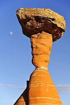 First Hoodoo, also known as Toadstool Hoodoo or Lucky Luke, toadstool hoodoos, rimrocks, Grand Staircase Escalante National Monument, GSENM, Utah, United States of America, USA