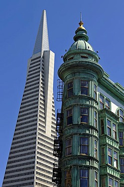 Transamerica Pyramid, skyscraper, behind the Columbus Tower, also known as Sentinel Building, Financial District, San Francisco, California, United States of America, USA, PublicGround