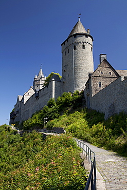 Burg Altena Castle, Altena, Lennetal, Maerkisches Land, Sauerland, North Rhine-Westphalia, Germany, Europe, PublicGround