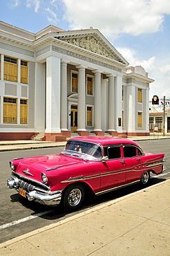 Pontiac, classic car parked in front of the Colegio San Lorenzo school next to Parque Marti park, Cienfuegos, Cuba, Caribbean