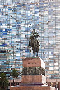 Jose Artigas equestrian statue, Plaza Independencia, Montevideo, Uruguay, South America