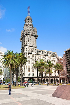 Palacio Salvo, Plaza Independencia, Montevideo, Uruguay, South America