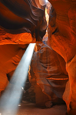 Antelope Canyon with light beam at noon, Page, Arizona, USA