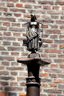 The Water Carrier, fountain sculpture, Montefiore fountain, Liege, Wallonia, Wallonie, Belgium, Europe