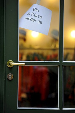 Shop with a sign "Bin in Kueze wieder da" or "be back soon", Hackesche Hoefe courtyards, Mitte district, Berlin, Germany, Europe