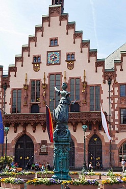 Statue of Lady Justice in front of the city hall, Roemerberg square, Frankfurt am Main, Hesse, Germany, Europe