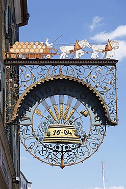 Restaurant sign Floetzinger-Braeu, Kaiserstrasse, Rosenheim, Upper Bavaria, Bavaria, Germany, Europe