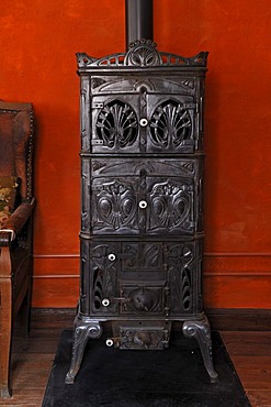 Cast iron stove, circa 1900, living room in the teacher's apartment, school building from Pfaffenhofen, built in 1801, Franconian open-air museum, Eisweiherweg 1, Bad Windsheim, Middle Franconia, Bavaria, Germany, Europe